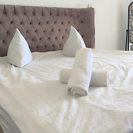Комната С Двухместной Кроватью В Квартире С Общим Душем И Кухней, Double Room In A Guest Apartment, Camera La Cheie In Apartament Cu Dus, Bucatarie Comuna Chişinău Extérieur photo