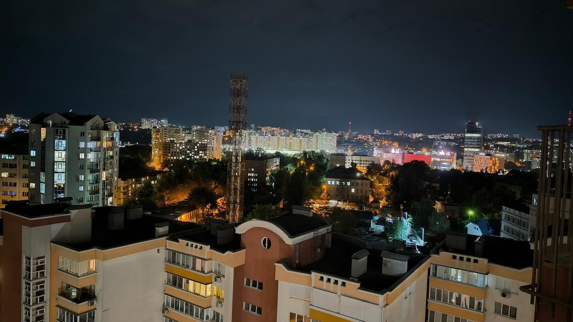 Комната С Двухместной Кроватью В Квартире С Общим Душем И Кухней, Double Room In A Guest Apartment, Camera La Cheie In Apartament Cu Dus, Bucatarie Comuna Chişinău Extérieur photo