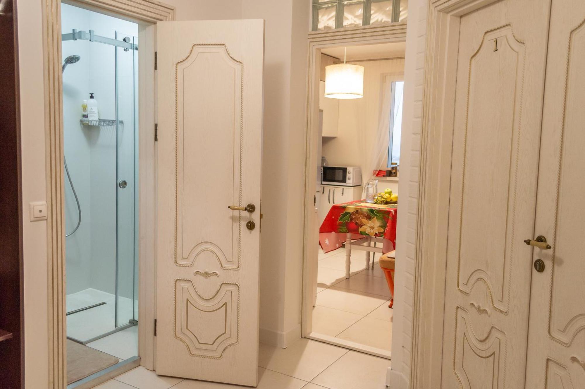 Комната С Двухместной Кроватью В Квартире С Общим Душем И Кухней, Double Room In A Guest Apartment, Camera La Cheie In Apartament Cu Dus, Bucatarie Comuna Chişinău Extérieur photo